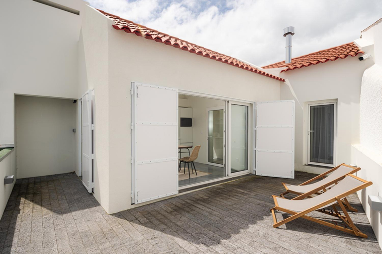 ENTRE MUROS - Turismo Rural - Casa com jardim e acesso direto ao mar, Ribeira Grande
