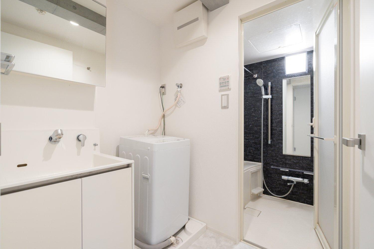 Bathroom 3, LUXE Minami Aoyama, Minato