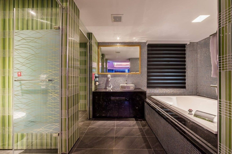 Bathroom 5, CAO RI YUE, Taoyuan
