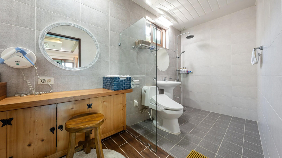 Bathroom 4, Namhae Ryu&lee Pet Pension, Namhae