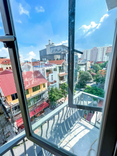 Exterior & Views 7