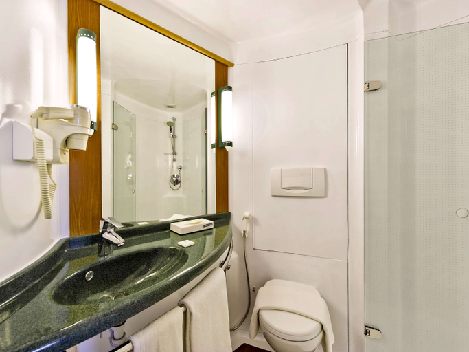 Bathroom 5, ibis Nashik, Nashik