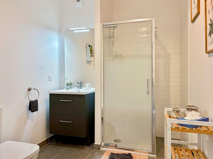 Bathroom, Stylish Apartment Disneyland Paris - Rentaway BnB, Seine-et-Marne