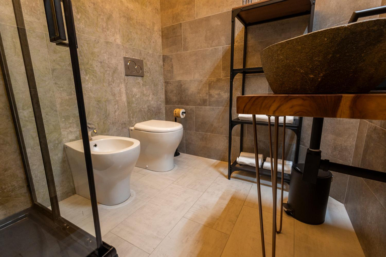 Bathroom 5, The Vinum Suites, Chieti