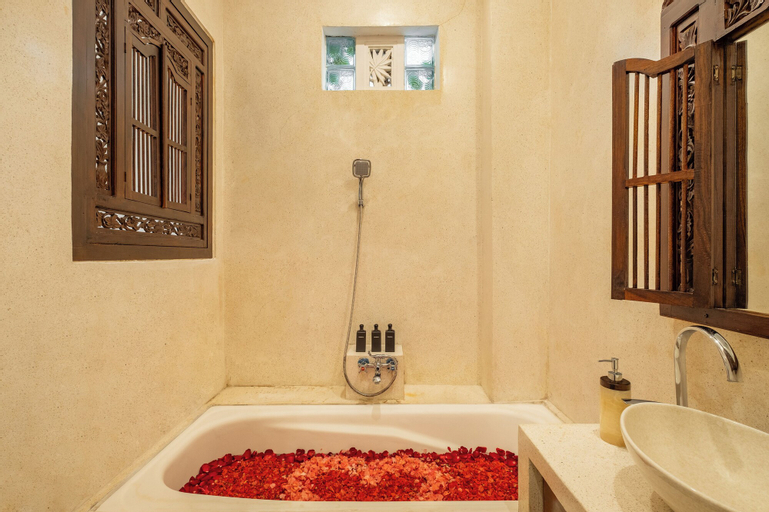 Bathroom 18
