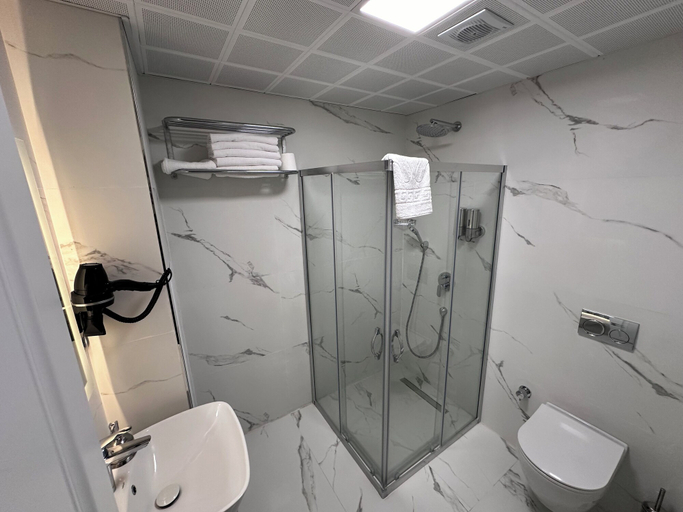 Bathroom 5, The Now Hotel, Beyoğlu