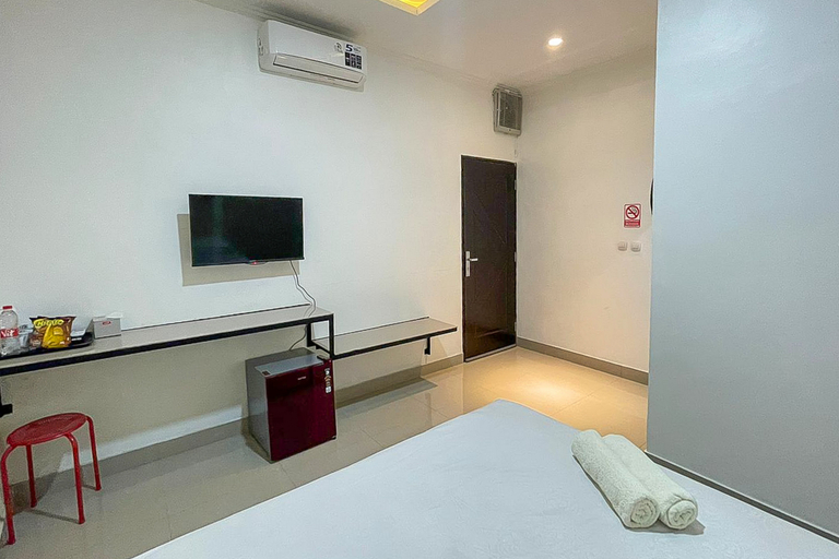 Bedroom 5, JM Tuparev Mitra RedDoorz, Karawang