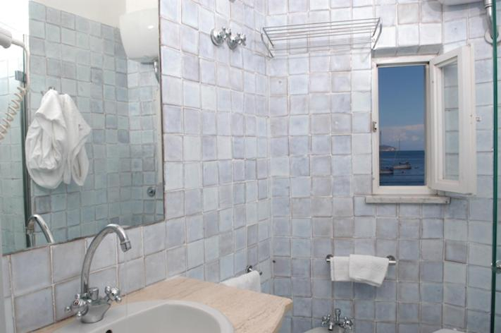 Bathroom, Hotel Gennarino A Mare, Latina