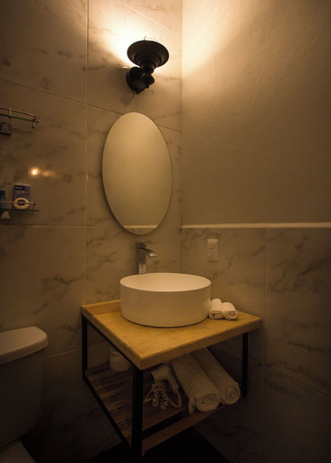 Bathroom 4, Hotel Trebol, Del Centro