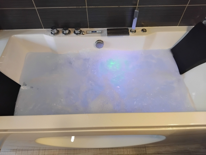 Bathroom 3, ESPACE ATYPIQUE DETENTE BIEN-ETRE, Isère