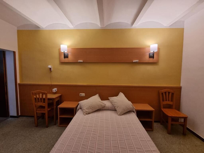 Bedroom 2, Pension El Ciervo, Girona