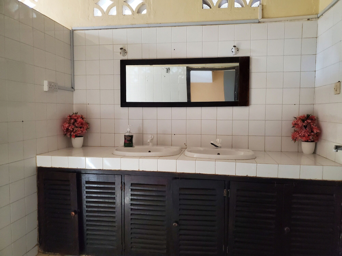 Bathroom 5, 4 bedroom villa with a kitchen, Msambweni