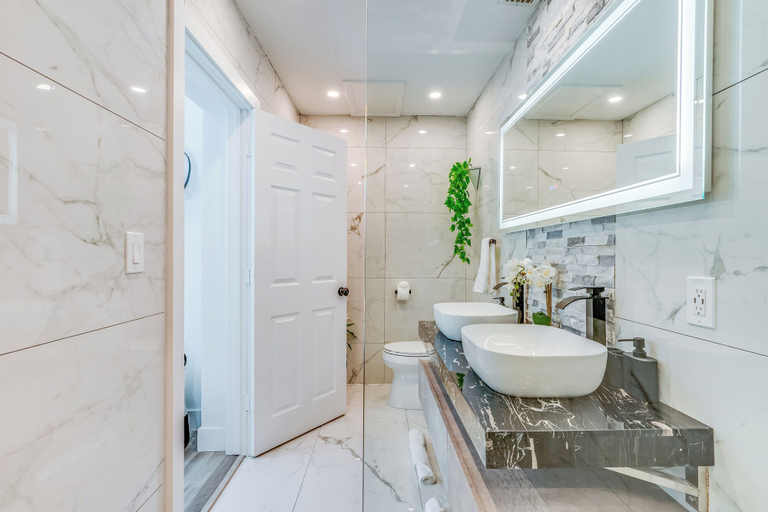 Bathroom 4, FoxStays Private Resort, Broward