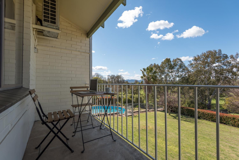 Exterior & Views 18