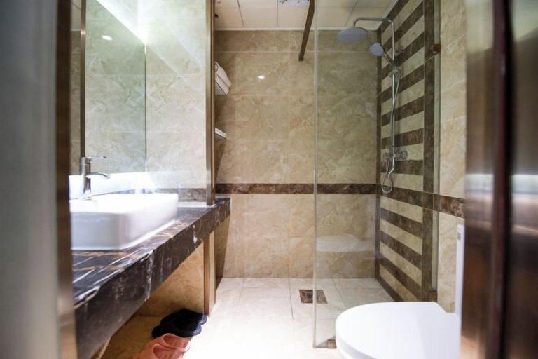 Bathroom 4, Changchun Golden Sunshine Business Hotel, Changchun