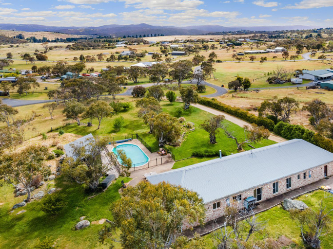 Exterior & Views 1, Winterwood Lodge - 6mins Jindabyne Pets Allow Floor Heating Farm Stay, Snowy River