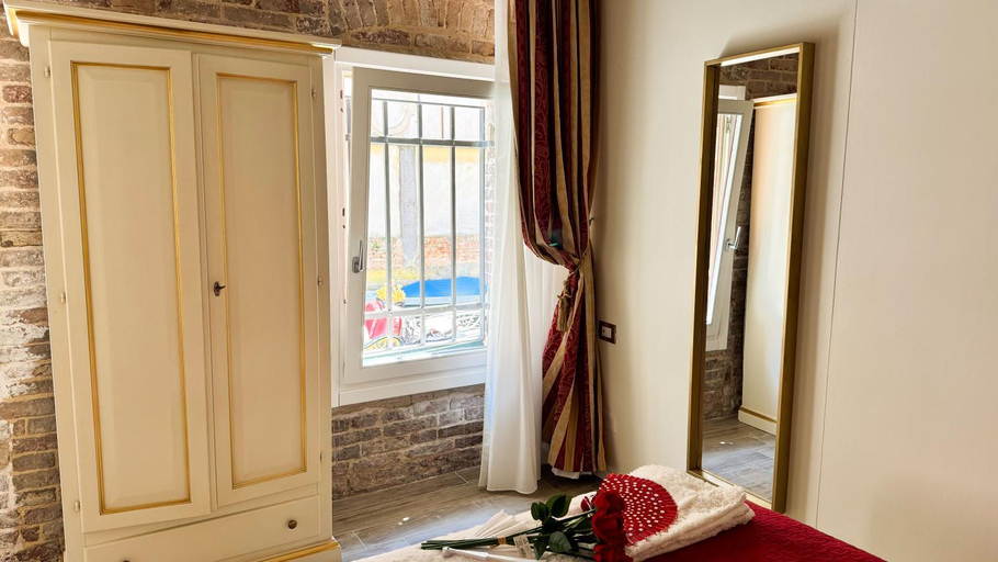 Others 5, Graceful Venice Barnaba Suite by Ca-Sa Check, Venezia