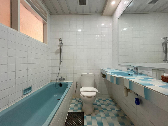 Bathroom 7