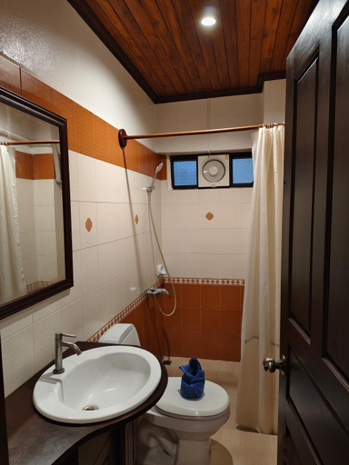 Bathroom 4, Bouakham Chanthasack Guesthouse, Chomphet