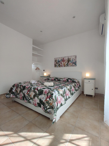 Bedroom 2, La Casa di Nina- Aeroporto C. -Metro Anagnina, Rome