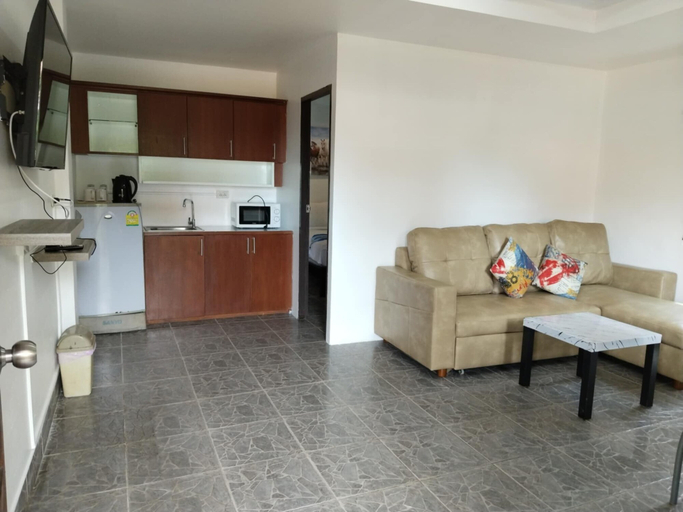 Others 5, Phratamnak Inn, Pattaya