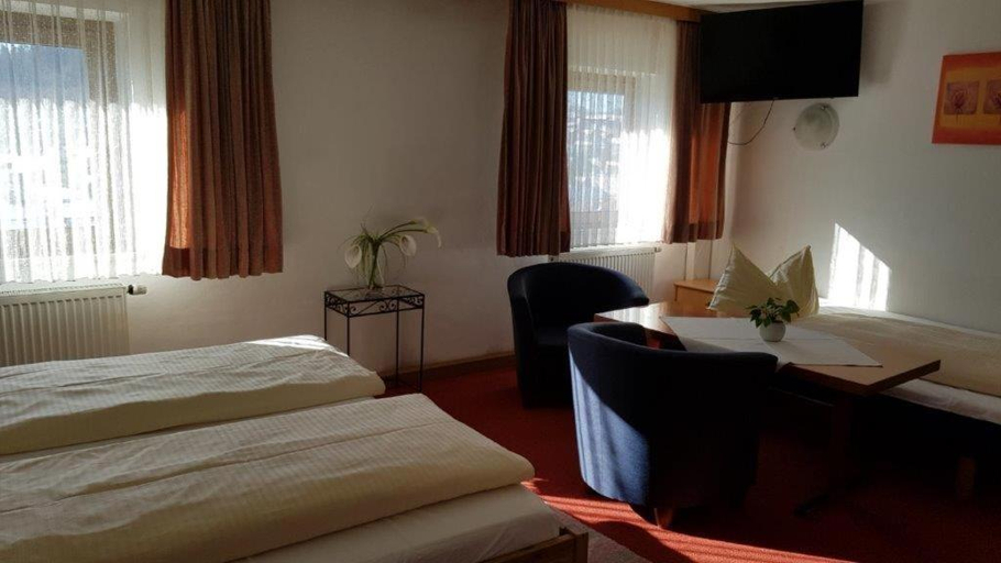 Bedroom 4, Hotel Garni Edelweiß, Traunstein