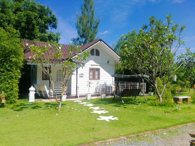 Exterior 4