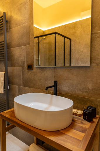 Bathroom 4, The Vinum Suites, Chieti