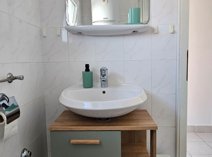 Bathroom 3, Apartment M & VALENTIN, Nin