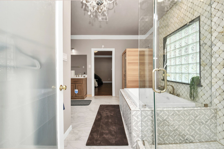 Bathroom 3, REIGN Mini-mansion, Houston