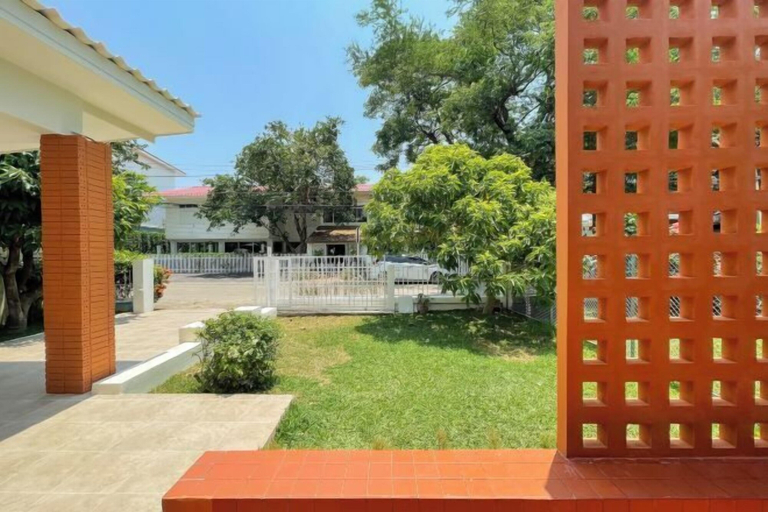 Exterior & Views 2, Ray's Home,3Br with Front Yard,Walkable to Nimman, Muang Chiang Mai