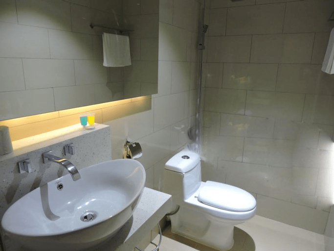 Bathroom 10