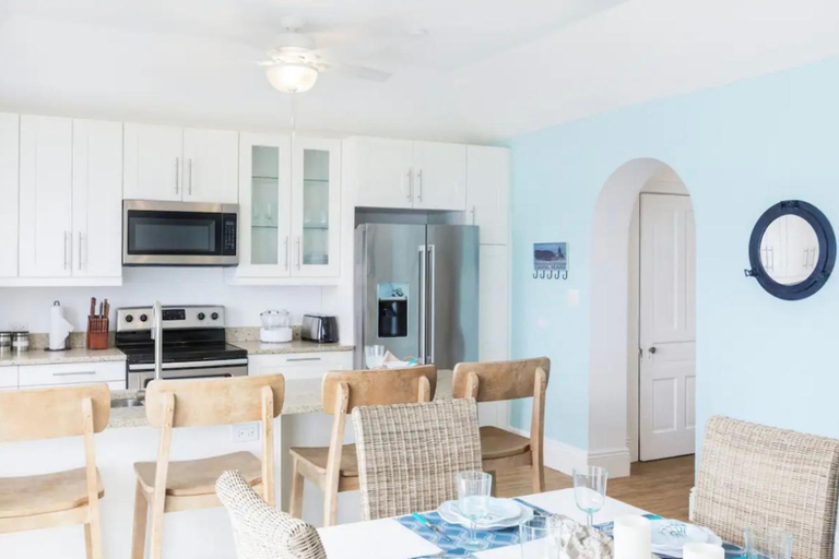 Others 5, Modern Apartment St Georges Bermuda
