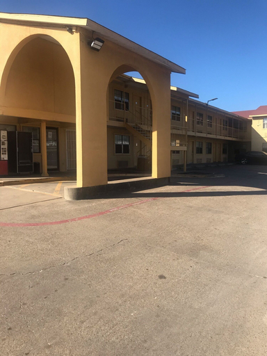 Exterior & Views 1, Red Crown Inn, Dallas