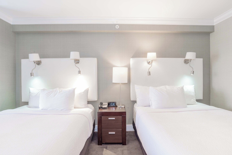 Bedroom 4, Sandman Hotel Abbotsford Airport, Fraser Valley