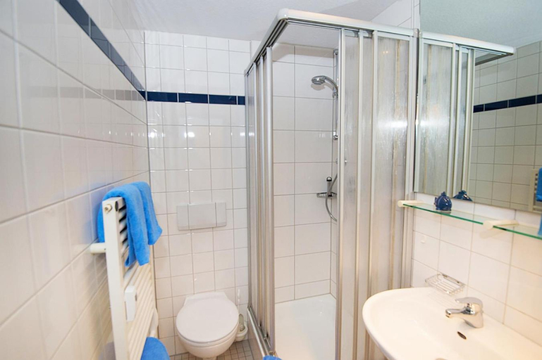 Bathroom 5, Gastehaus Gelsenkirchen, Aurich