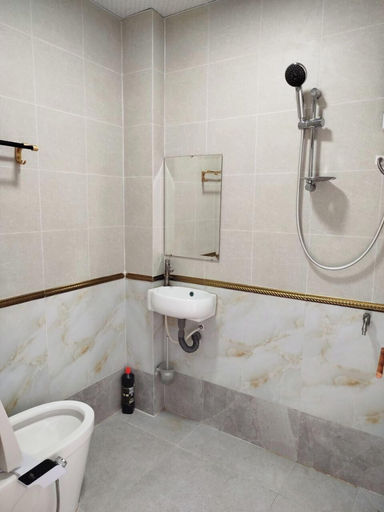 Bathroom 3, KQ Hostel, District 9