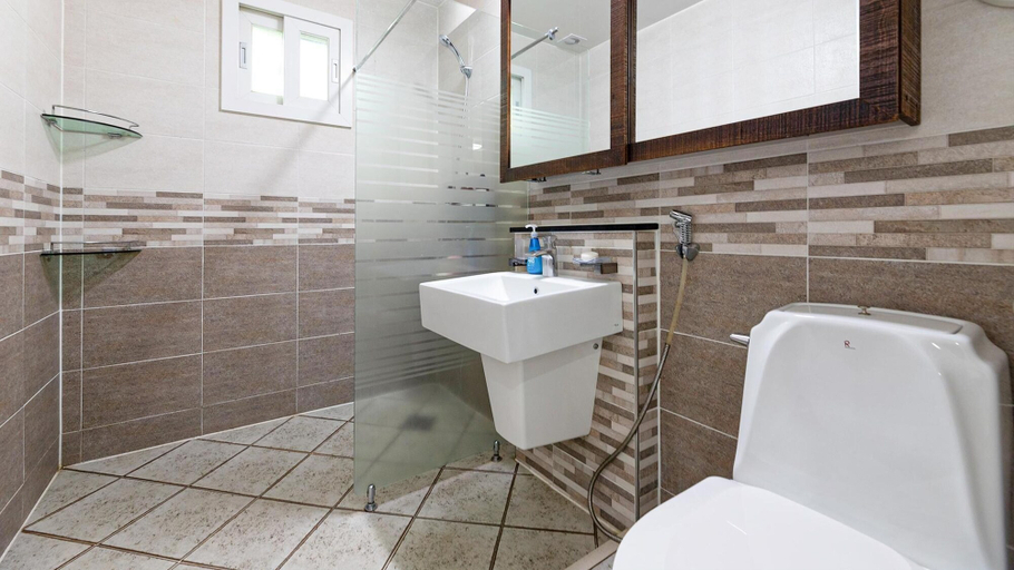 Bathroom 3, Jeju Jongdal Private Pension, Jeju