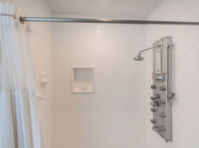 Bathroom 2, Ventura Beach 1, Ventura