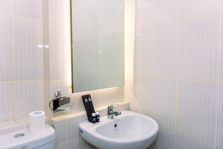 Bathroom 5, Cozy Stay 2BR Annora Living Apartment By Travelio, Tangerang