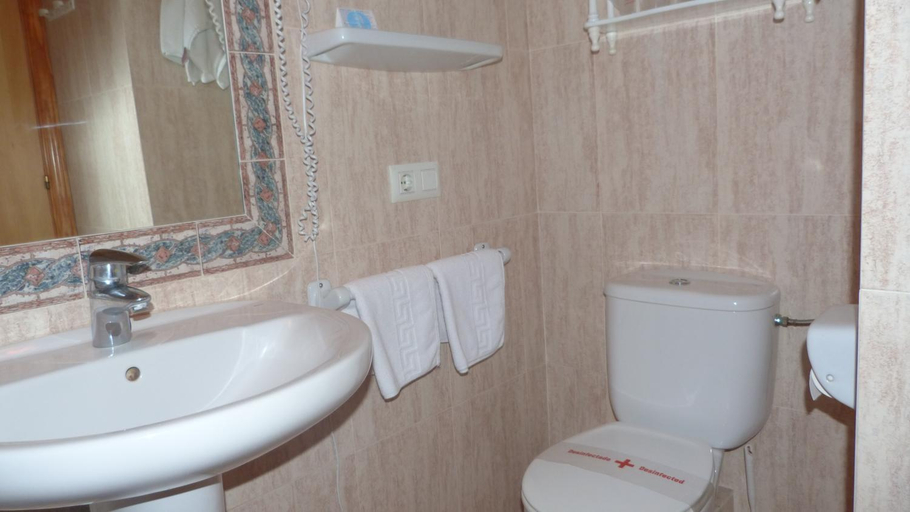 Bathroom 4, Hotel Geminis, Baleares