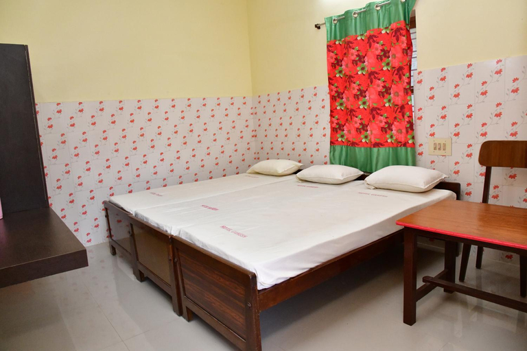 Bedroom 3, Hotel Ganesh Lodge, Kanniyakumari