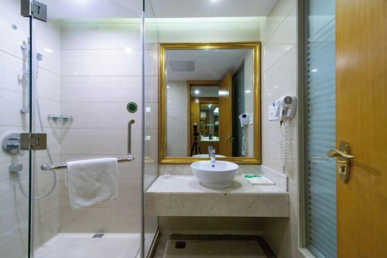Bathroom 5, Vienna International Hotel (Meizhou Dingzi Bridge), Meizhou