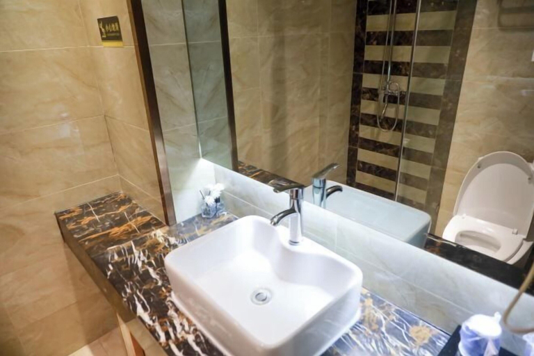 Bathroom 4, Changchun Golden Sunshine Business Hotel, Changchun