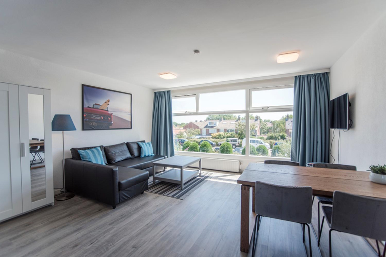 Others 5, Blue Shell With Private Parking Garage, Zandvoort