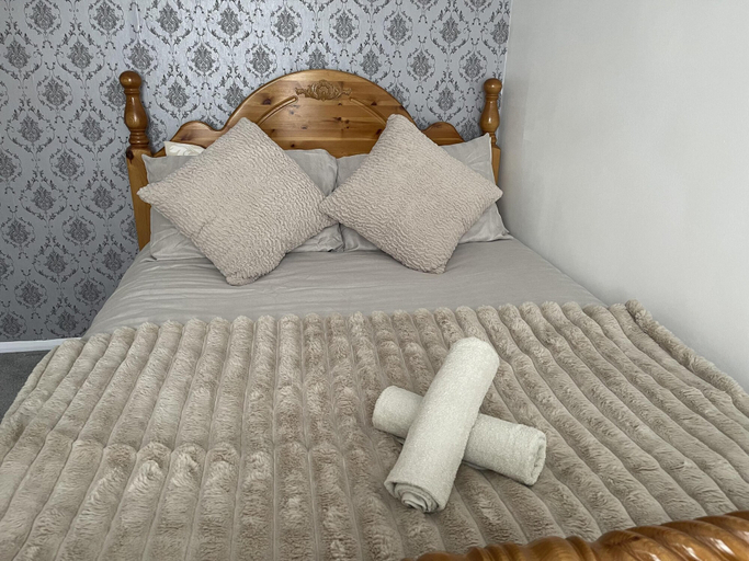 Room 2, 3 Bed House - Sleeps 5 - Garden - Parking - Wifi, Kent