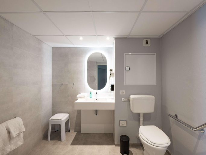 Bathroom 20
