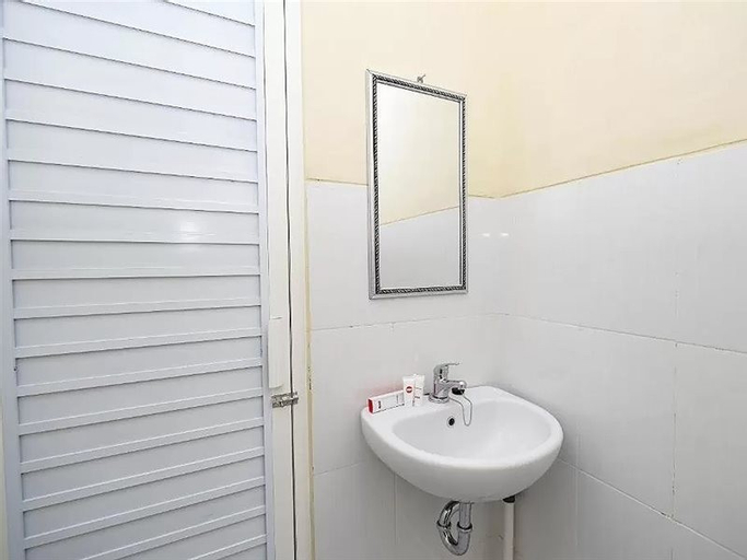 Bedroom 4, OYO 2058 Griya Ria, Solo