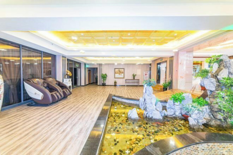 Others 5, Friendship Peak Hotel, Altay