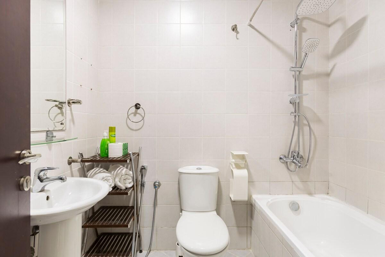 Bathroom 4, 50% OFF Summer Offert, Nice w/ Balcony & Pool View, Dubai